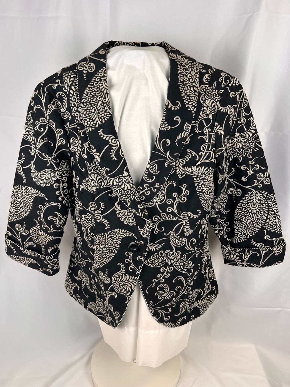 CAbi Blazer Jacket Womens Size 0 Black White Floral Jacquard Single Button Up